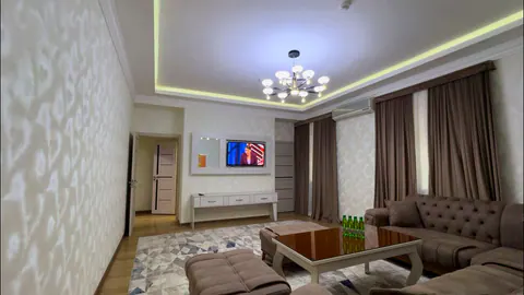 Kottejdagi mehmon xonasi