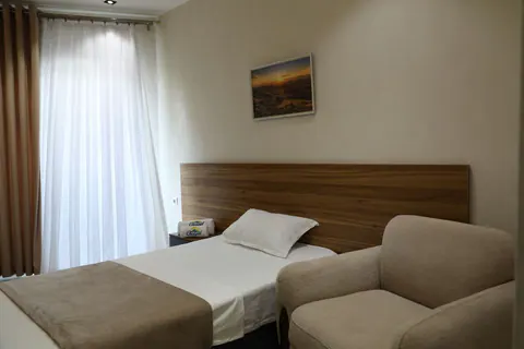 Oromkursili bir kishilik xona